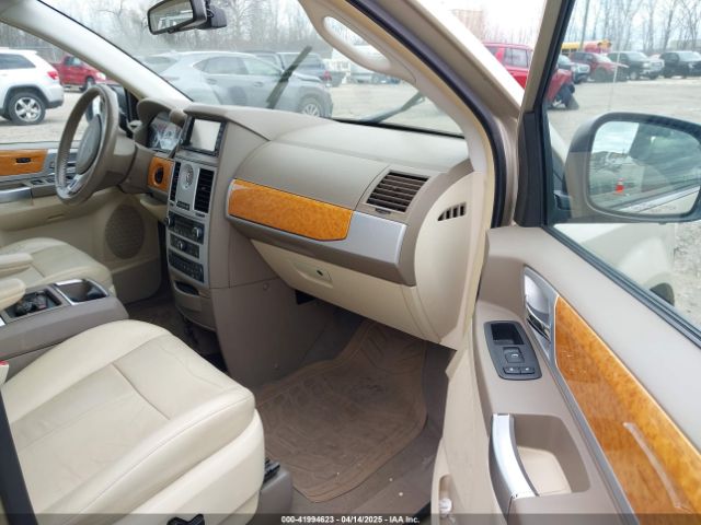 2010 CHRYSLER TOWN & COUNTRY 2A4RR6DX2AR178730 Photo 4
