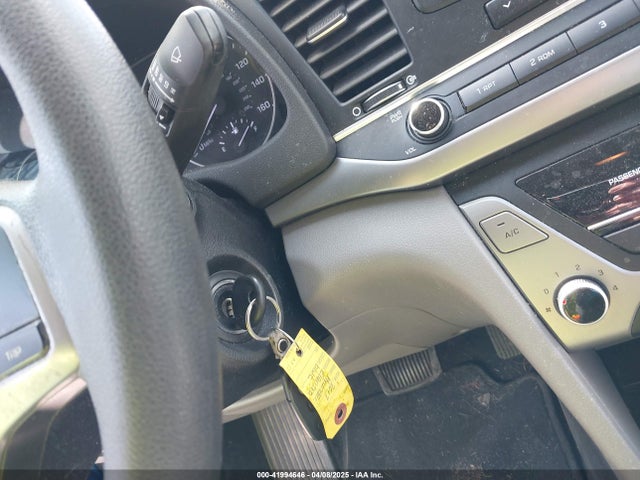 KMHD74LF4HU128066 Hyundai ELANTRA SE