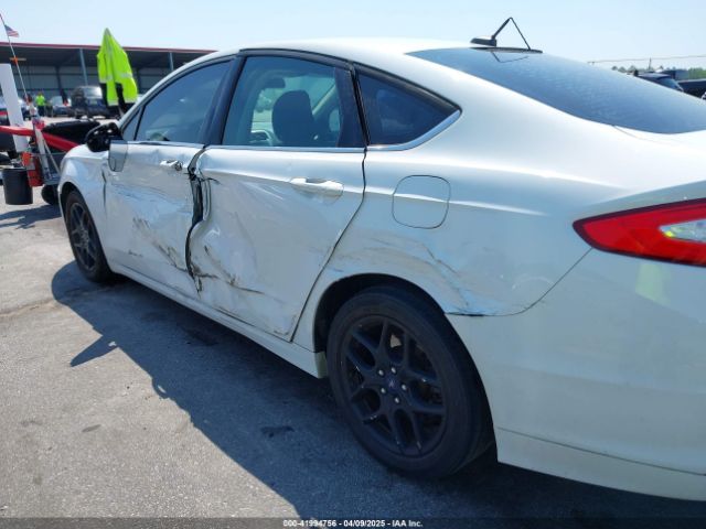 3FA6P0HD0FR307552 Ford FUSION SE