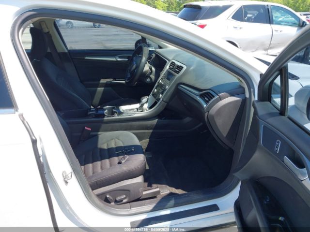 3FA6P0HD0FR307552 Ford FUSION SE