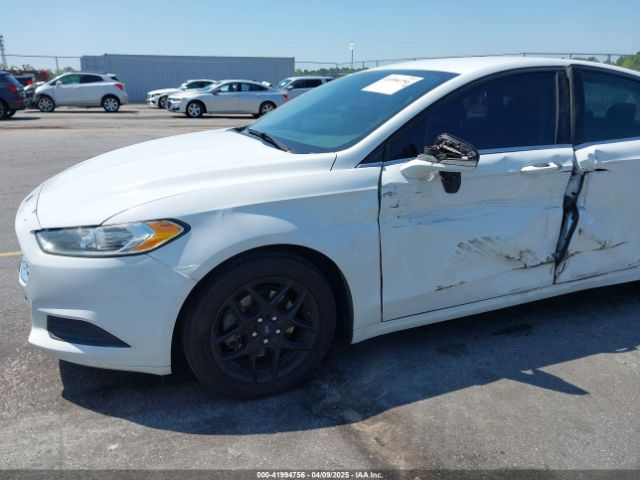 3FA6P0HD0FR307552 Ford FUSION SE