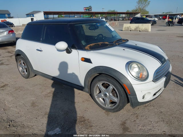 2009 MINI COOPER WMWMF33569TZ20989 Photo 0