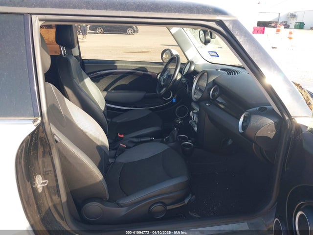 2009 MINI COOPER WMWMF33569TZ20989 Photo 4