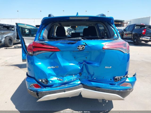 JTMWFREV2JJ168557 Toyota Rav4 Xle