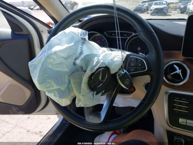 WDCTG4EB4KJ601901 Mercedes-Benz GLA 250