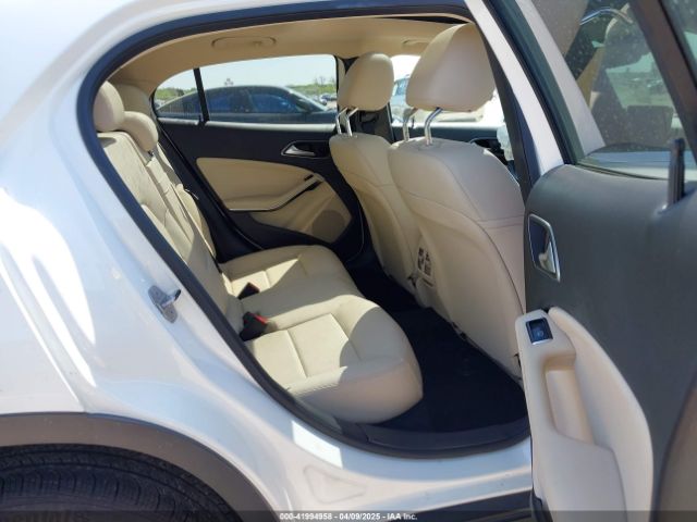 WDCTG4EB4KJ601901 Mercedes-Benz GLA 250