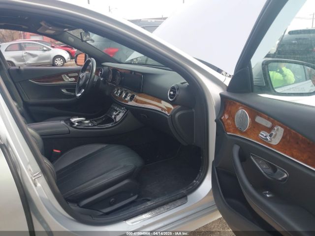 WDDZF4KB0HA091682 Mercedes-Benz E 300 4matic