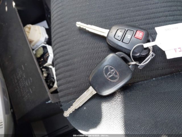 JTMBFREV3HJ145278 Toyota RAV4 LE