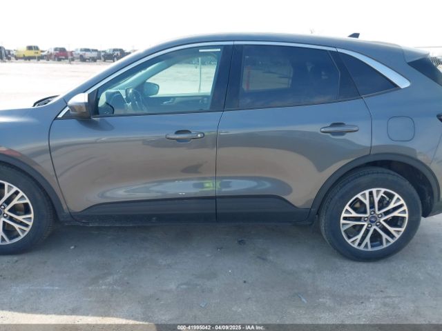 1FMCU0H65NUA38734 Ford ESCAPE SEL
