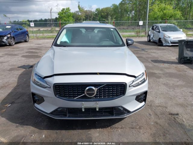 7JRL12FK9RG319109 Volvo S60 B5 Core Dark Theme