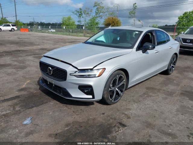 7JRL12FK9RG319109 Volvo S60 B5 Core Dark Theme