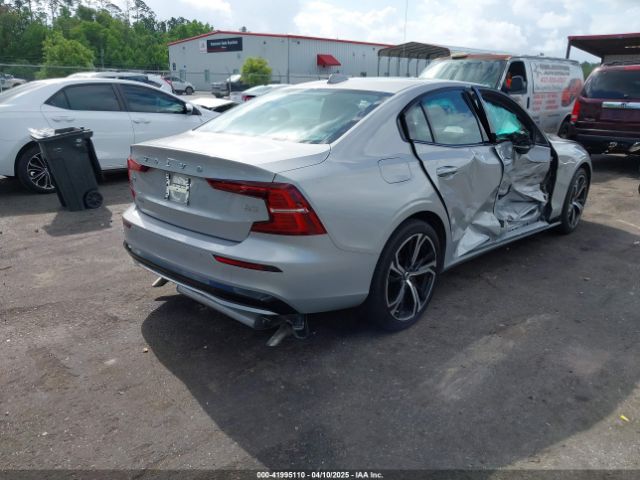 7JRL12FK9RG319109 Volvo S60 B5 Core Dark Theme
