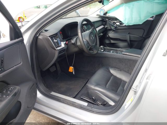 7JRL12FK9RG319109 Volvo S60 B5 Core Dark Theme