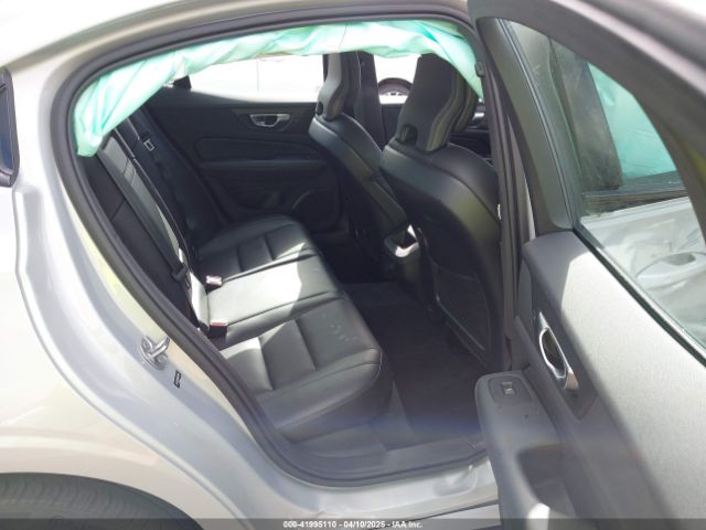 7JRL12FK9RG319109 Volvo S60 B5 Core Dark Theme