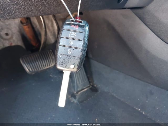 5XYPG4A35KG529645 KIA Sorento 2.4l Lx