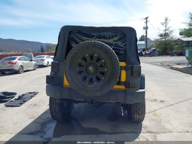 1C4BJWDG9FL582249 Jeep Wrangler Unlimited Sport