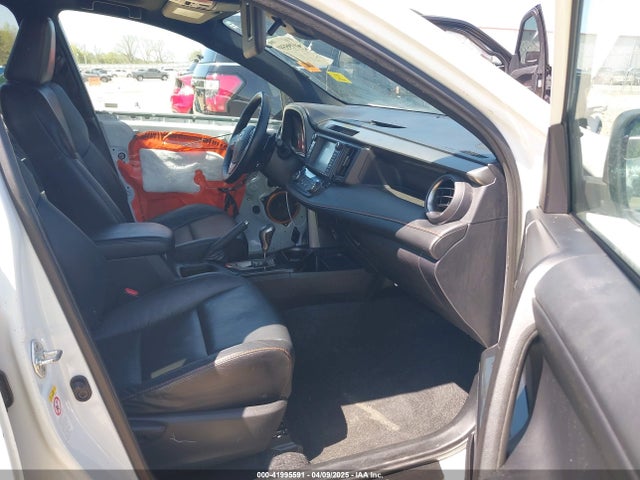 2T3NFREVXGW301846 Toyota RAV4 SE