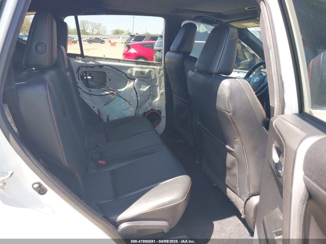 2T3NFREVXGW301846 Toyota RAV4 SE