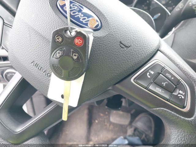 1FADP3F26HL320298 Ford FOCUS SE