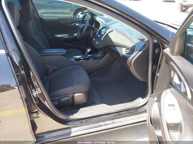 1G1ZD5ST6NF142267 Chevrolet Malibu Fwd Lt