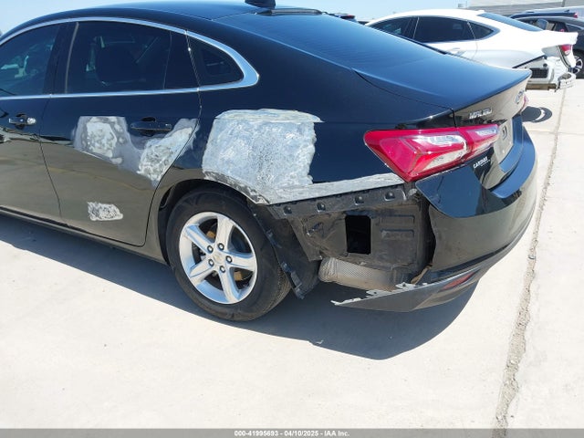 1G1ZD5ST6NF142267 Chevrolet Malibu Fwd Lt