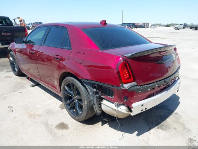 2019 CHRYSLER 300 2C3CCABGXKH686121 Photo 2