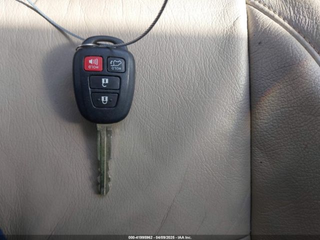JTMWFREV3FJ044062 Toyota Rav4 Xle