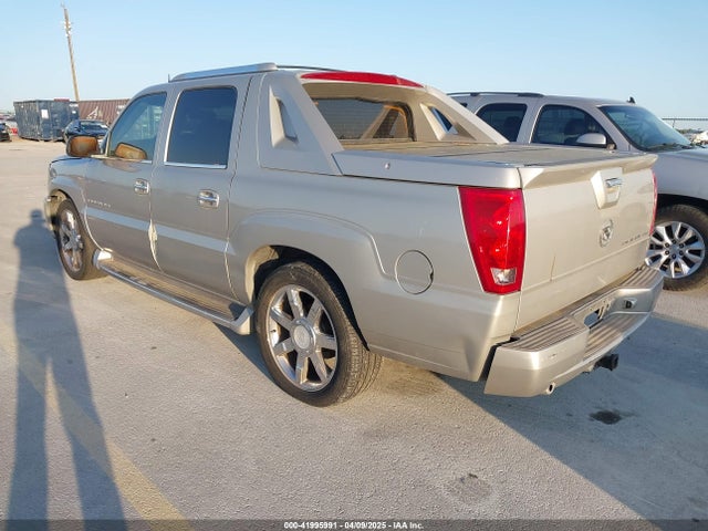 2004 CADILLAC ESCALADE EXT 3GYEK62NX4G291260 Photo 2