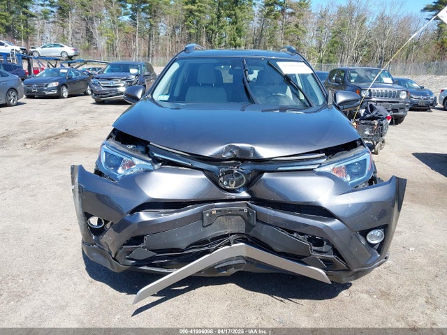 JTMRFREV1JJ196329 Toyota Rav4 Xle