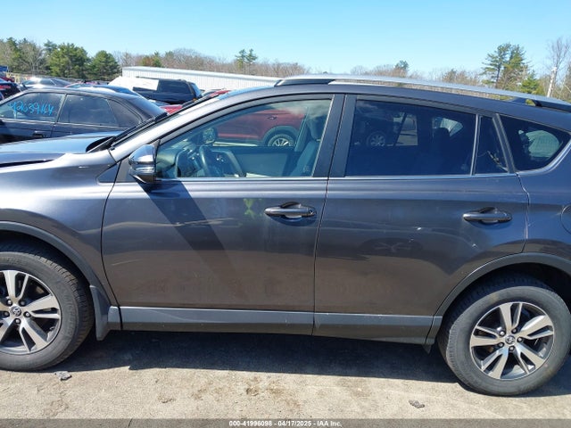 JTMRFREV1JJ196329 Toyota Rav4 Xle