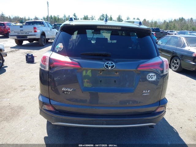 JTMRFREV1JJ196329 Toyota Rav4 Xle