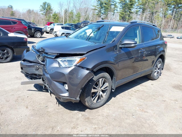 JTMRFREV1JJ196329 Toyota Rav4 Xle