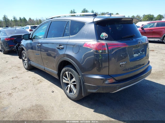 JTMRFREV1JJ196329 Toyota Rav4 Xle