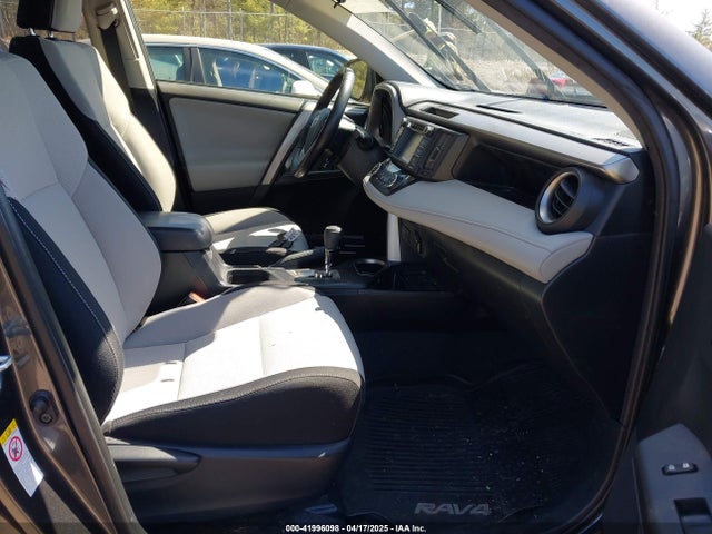 JTMRFREV1JJ196329 Toyota Rav4 Xle