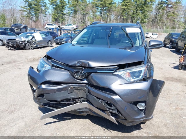 JTMRFREV1JJ196329 Toyota Rav4 Xle
