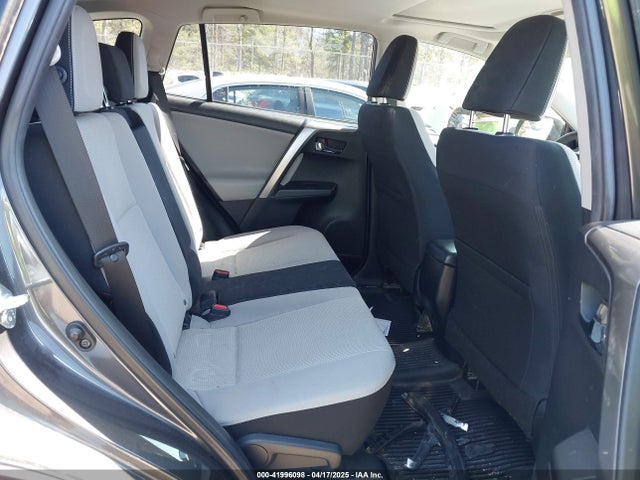 JTMRFREV1JJ196329 Toyota Rav4 Xle