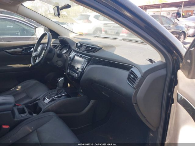 JN1BJ1CPXJW164412 Nissan Rogue Sport Sl