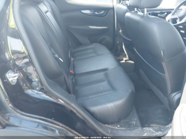 JN1BJ1CPXJW164412 Nissan Rogue Sport Sl