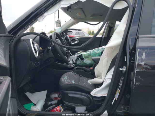 KNDJ23AU8N7185608 KIA SOUL LX