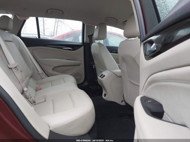 W04GV8SX1J1081380 Buick Regal Tourx Essence