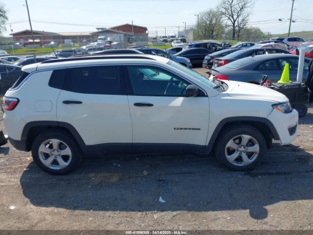 3C4NJDBB9JT364849 Jeep Compass Latitude 4x4