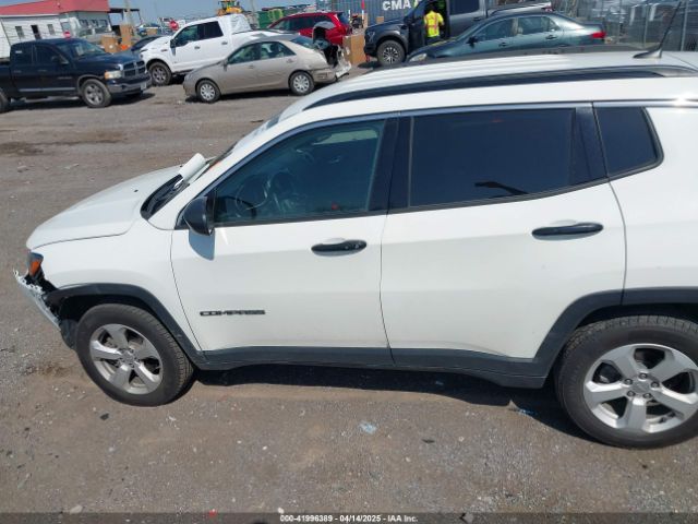 3C4NJDBB9JT364849 Jeep Compass Latitude 4x4