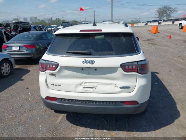 3C4NJDBB9JT364849 Jeep Compass Latitude 4x4