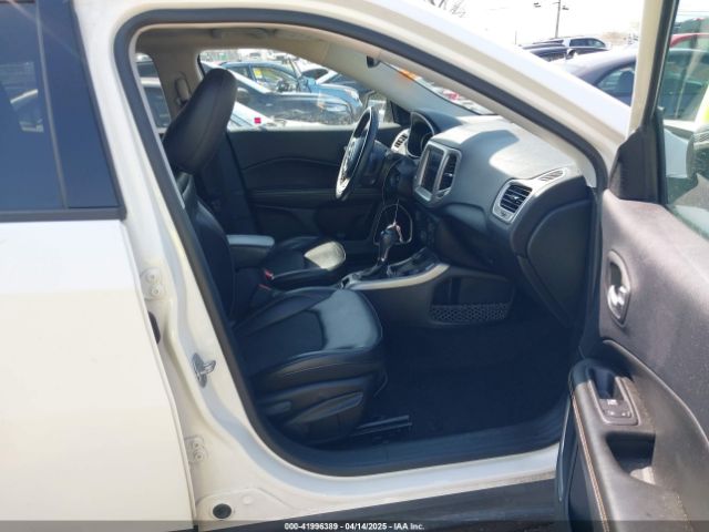 3C4NJDBB9JT364849 Jeep Compass Latitude 4x4