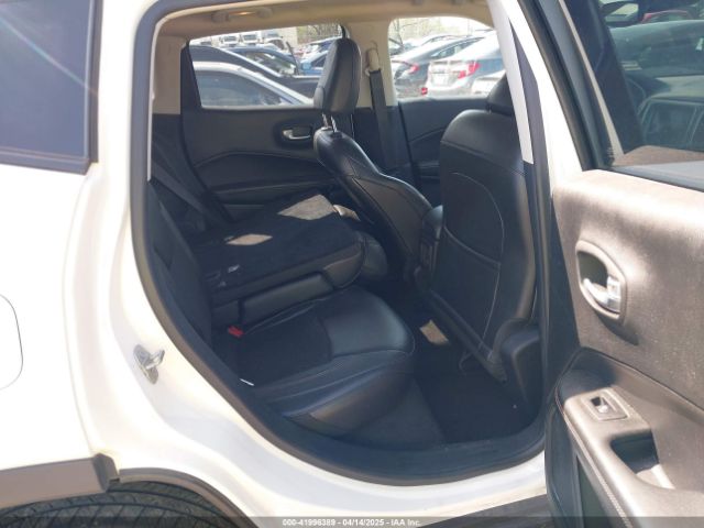 3C4NJDBB9JT364849 Jeep Compass Latitude 4x4