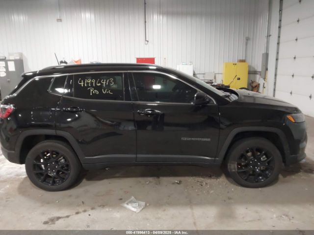 3C4NJDFB7NT128068 Jeep Compass Latitude Lux 4x4