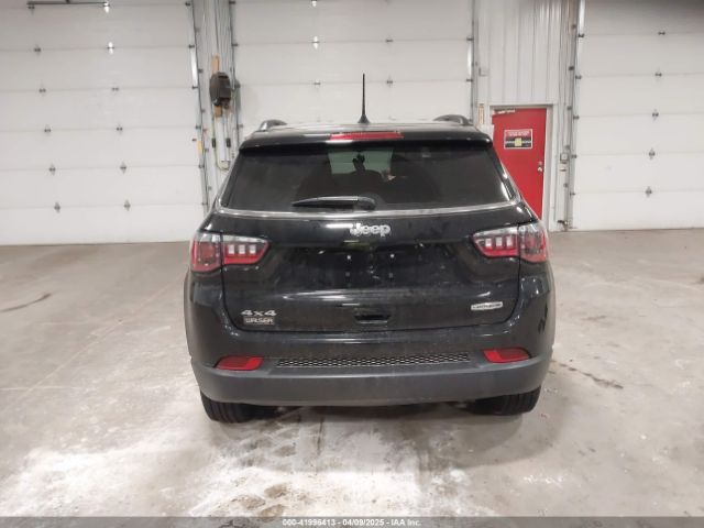 3C4NJDFB7NT128068 Jeep Compass Latitude Lux 4x4