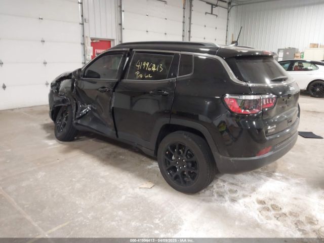 3C4NJDFB7NT128068 Jeep Compass Latitude Lux 4x4