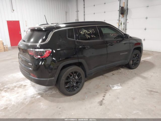 3C4NJDFB7NT128068 Jeep Compass Latitude Lux 4x4