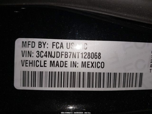 3C4NJDFB7NT128068 Jeep Compass Latitude Lux 4x4